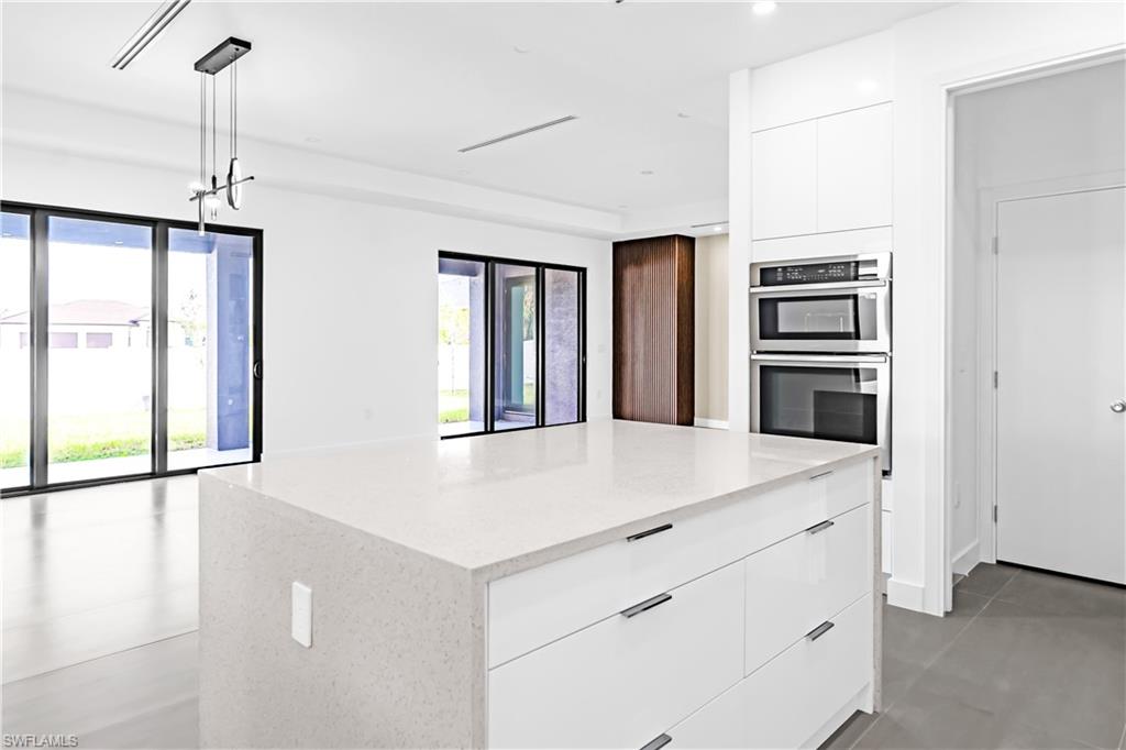 2700 SW Embers TER photo 14