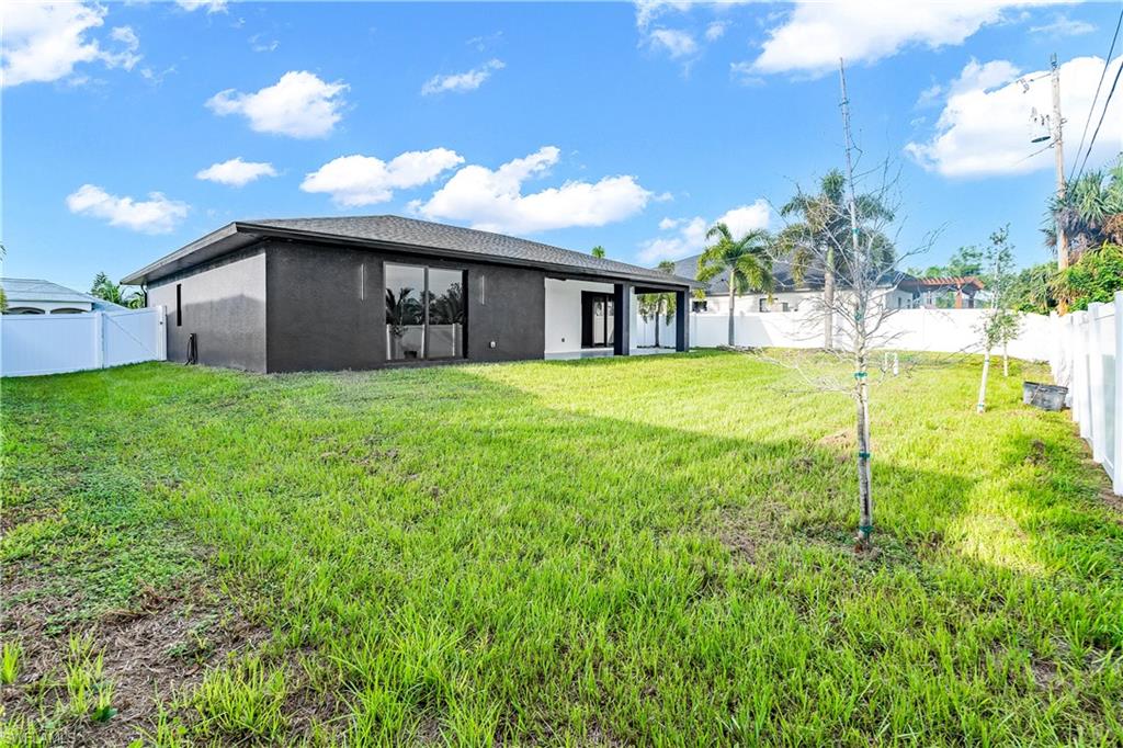 2700 SW Embers TER photo 41