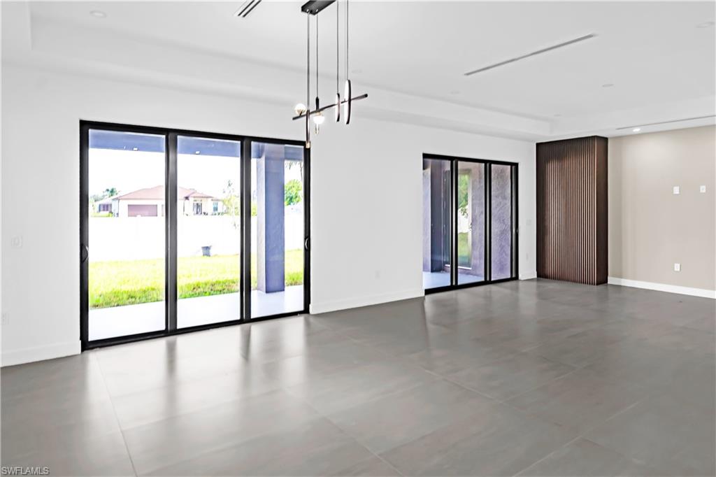 2700 SW Embers TER photo 11