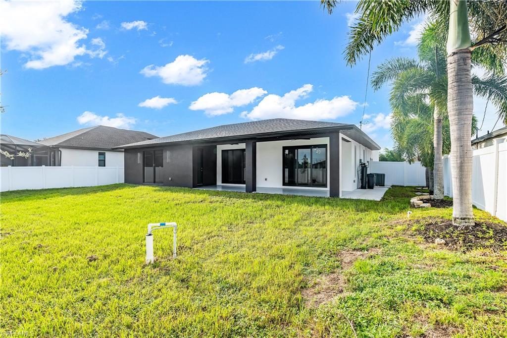2700 SW Embers TER photo 39