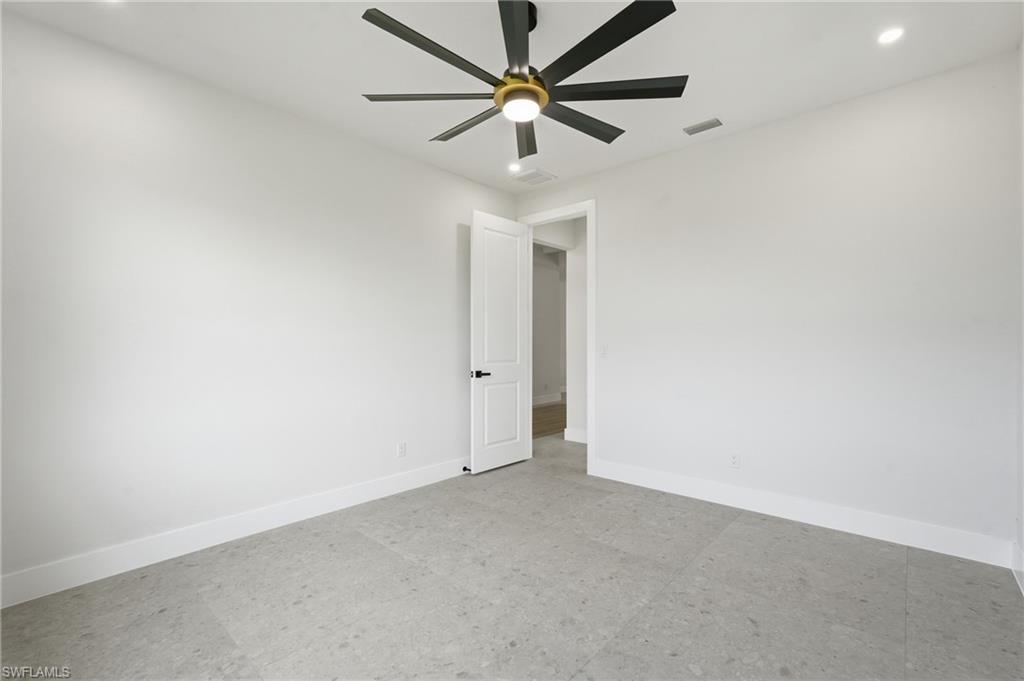 325 NE 15th TER photo 27