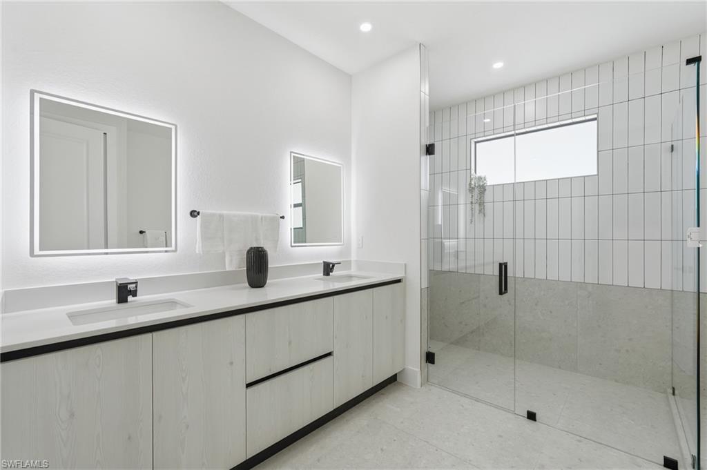 325 NE 15th TER photo 24