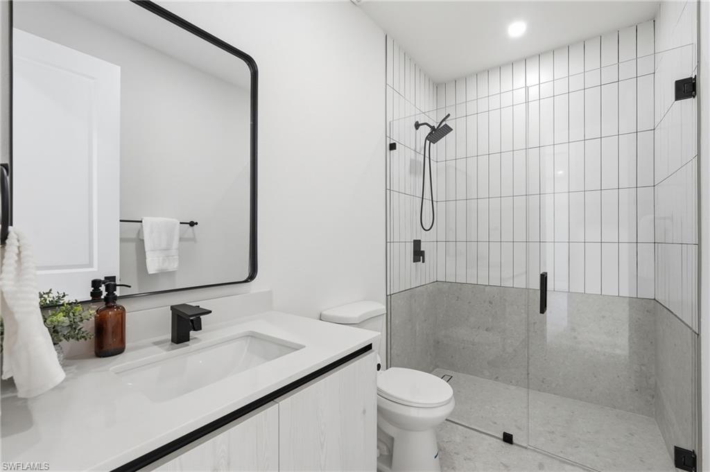 325 NE 15th TER photo 30