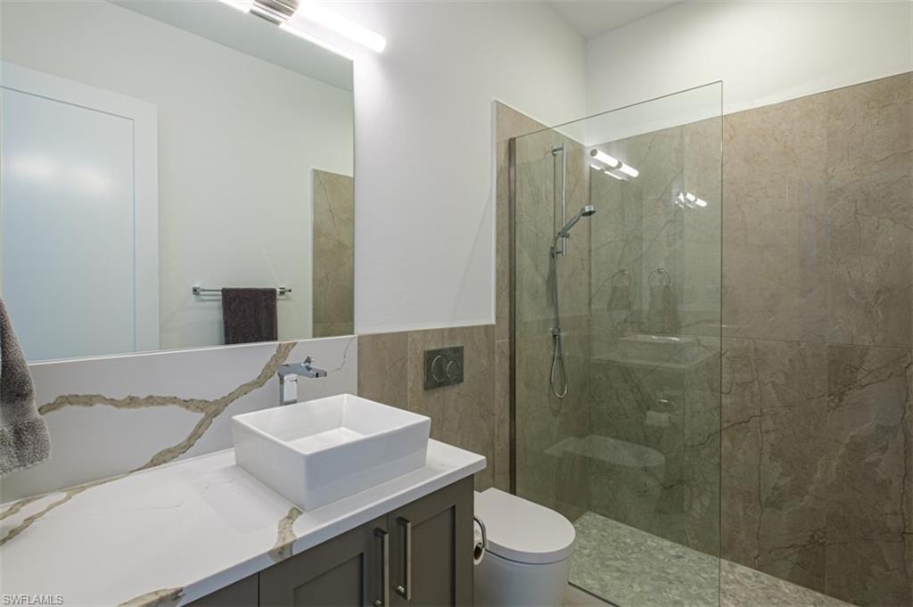 guest bathroom, used for the second guest room, too
