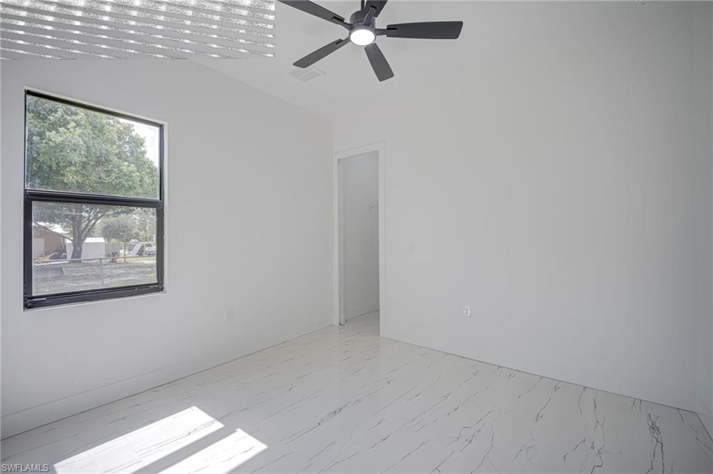 466 Laconic AVE photo 16