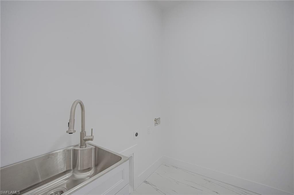 466 Laconic AVE photo 19