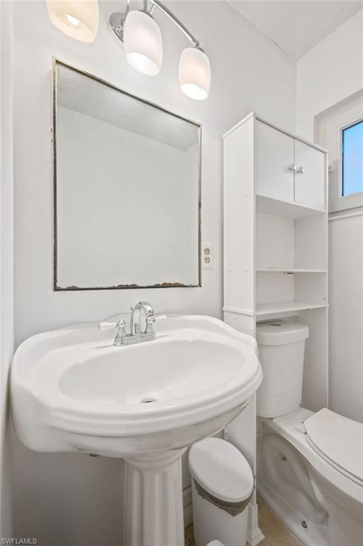 301 Hollywood ST photo 14