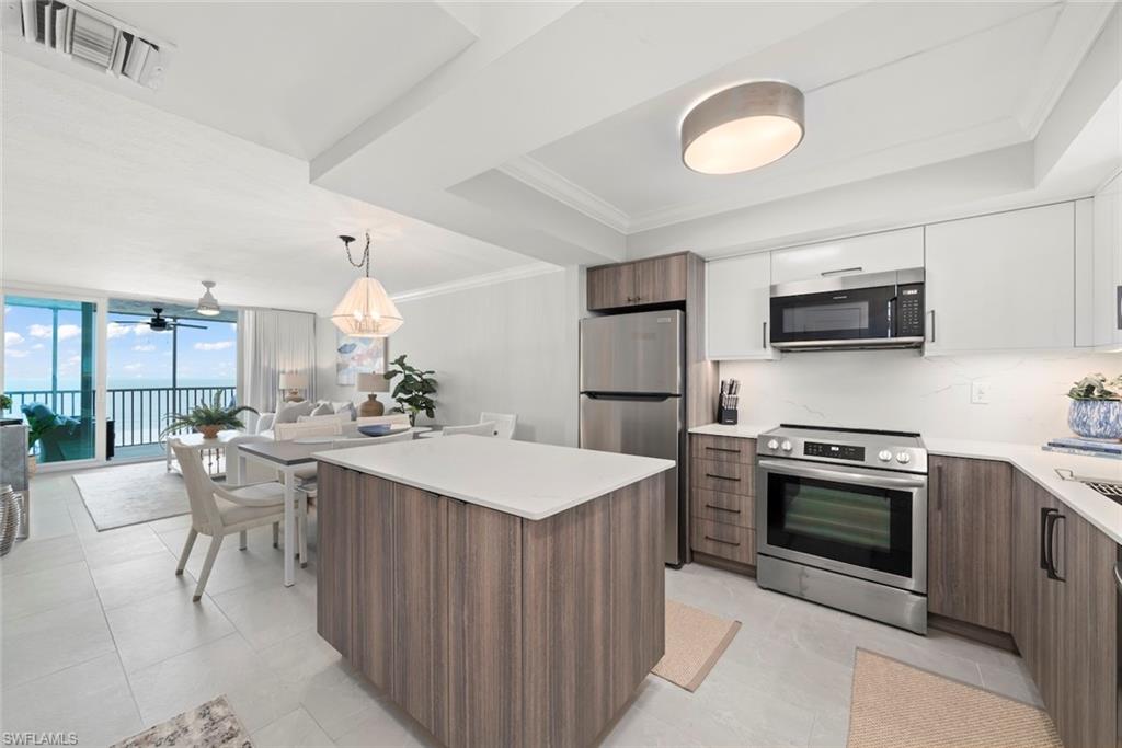 250 Estero BLVD 302 photo 8