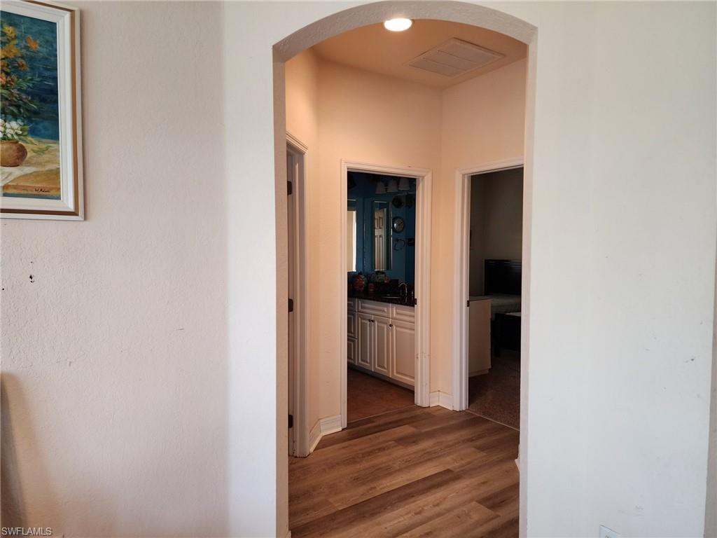 Leads to the 25 guest bedrooms and bathroom