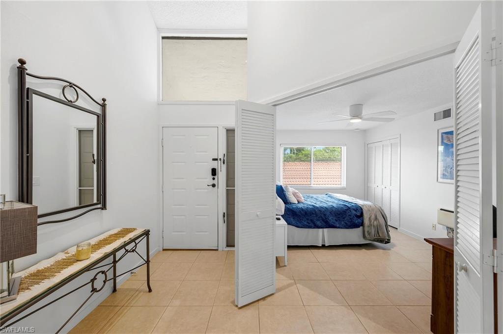 2nd Bedroom for Guests with desk