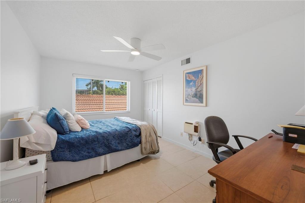 2nd Bedroom with Queen Bed