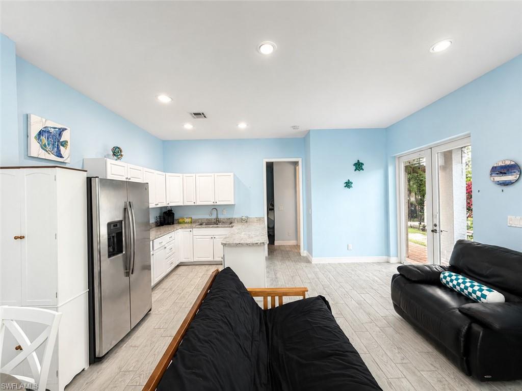 10919 Parnu ST A photo 9