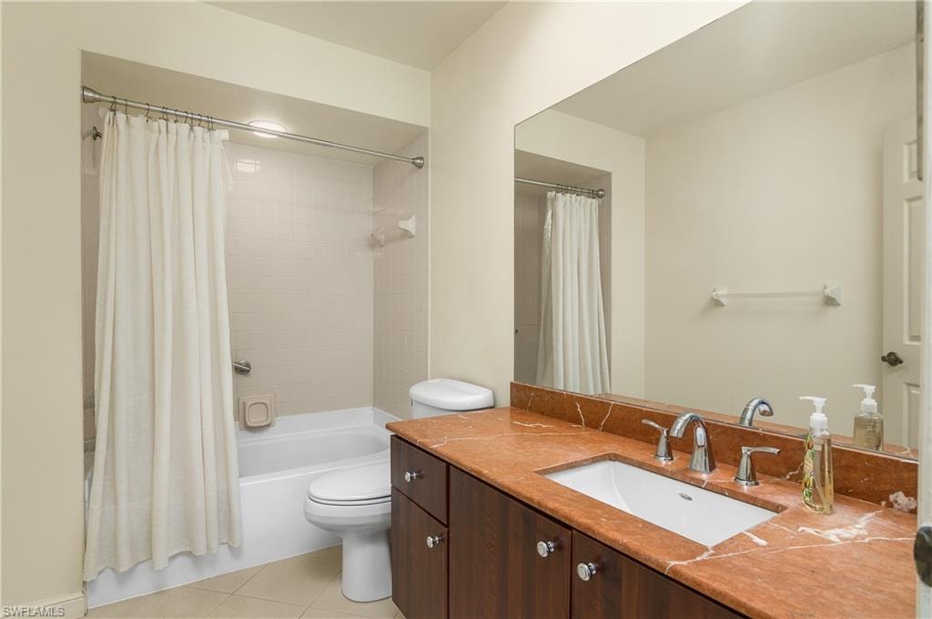 Bathroom with vanity and shower/tub combo