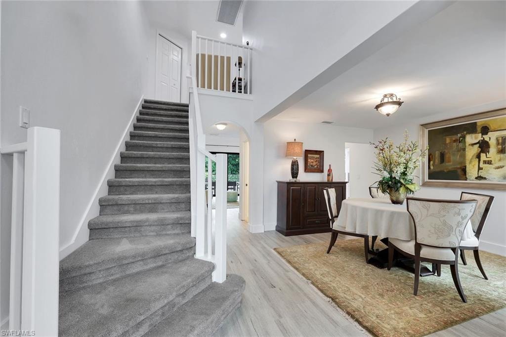 335 Lambton LN photo 6