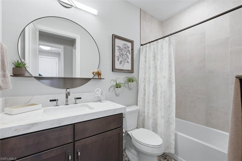 Bath 3 with tub/shower combo