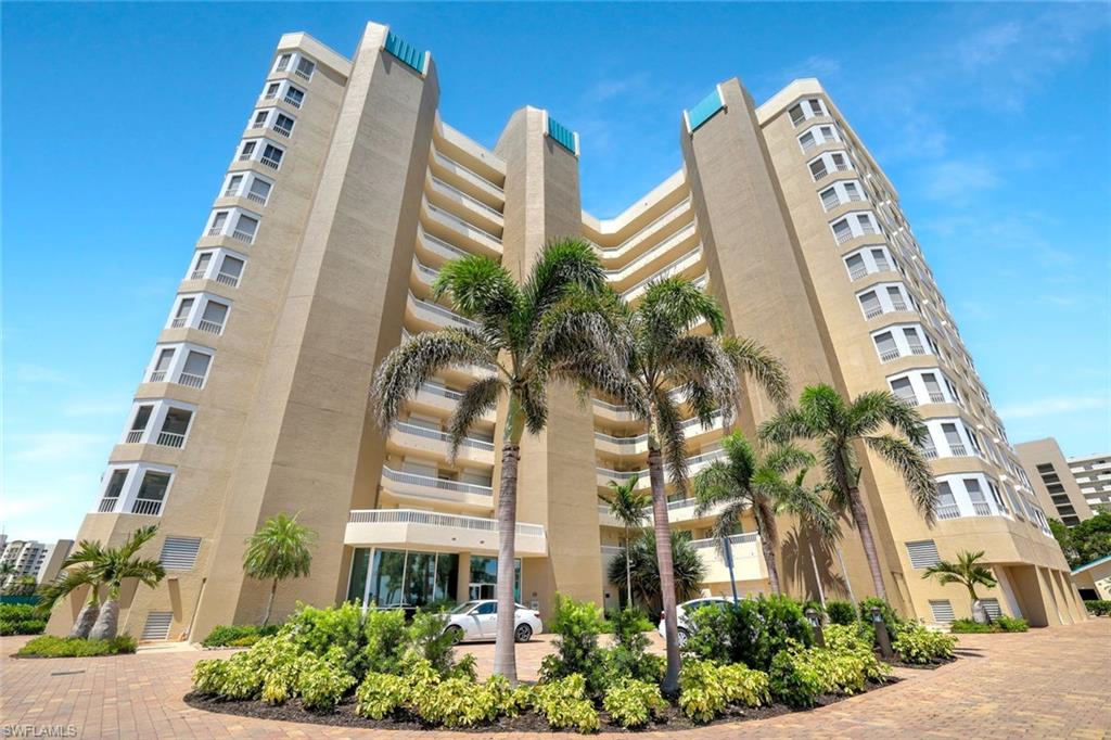 View of apartment building / complex