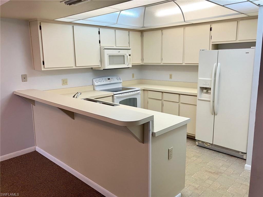 Fully equipped kitchen with pantry
