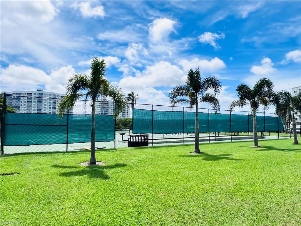 Tennis/Pickleball Courts