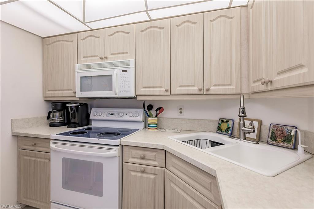260 Seaview CT 1609 photo 13