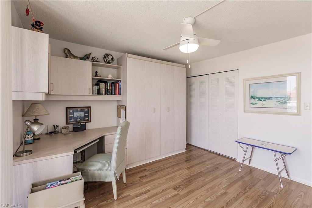 260 Seaview CT 1609 photo 17