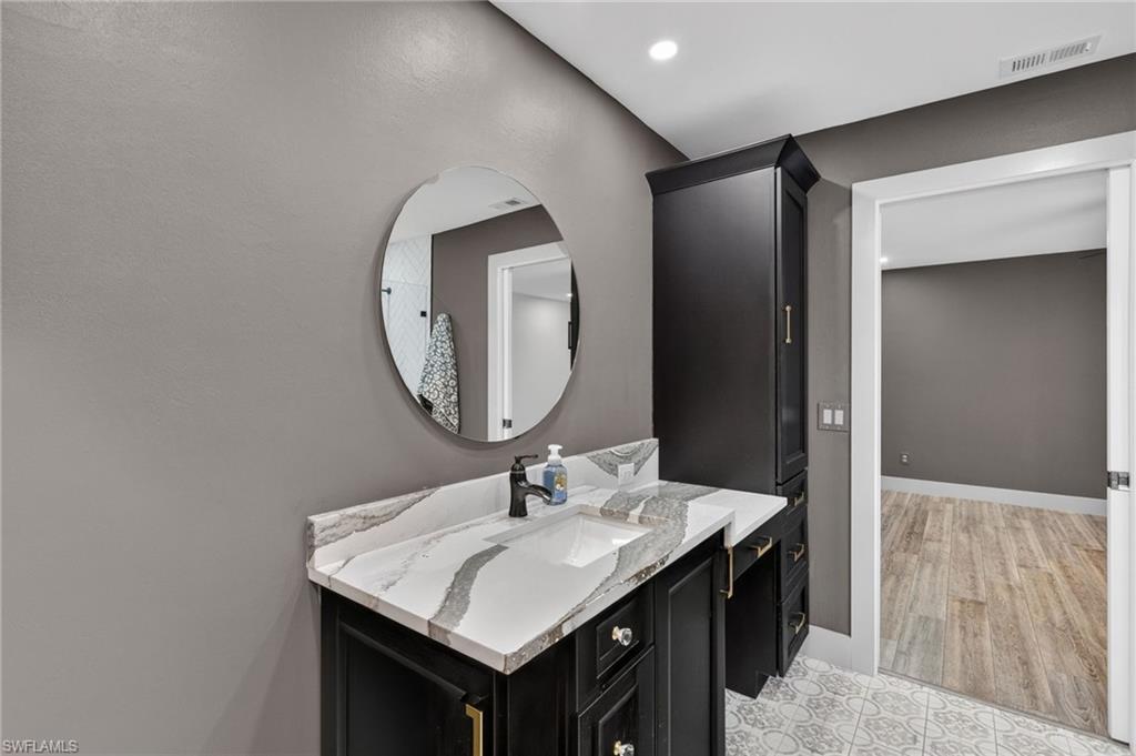 610 21st LN photo 23