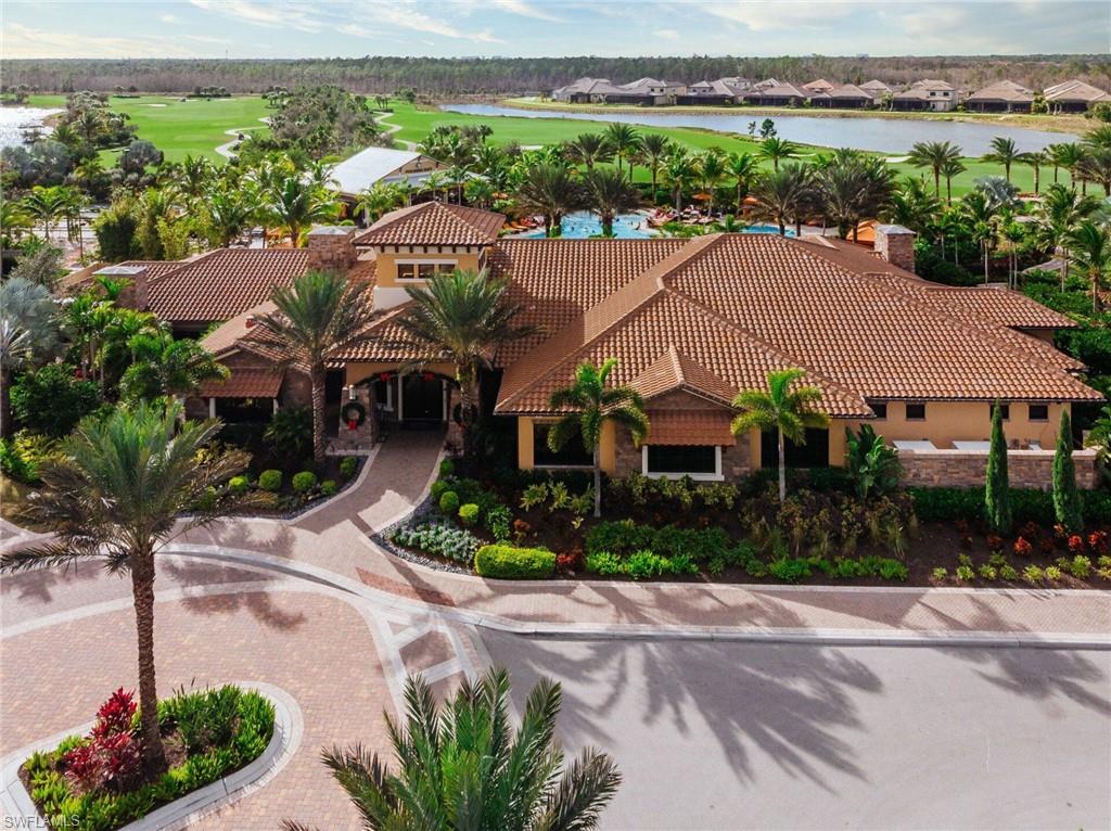 Fully equipped gym, spa and three restaurant options in community center