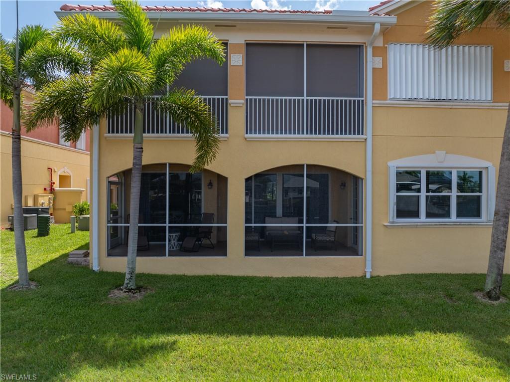 Large 233 sq ft Screened Lanai