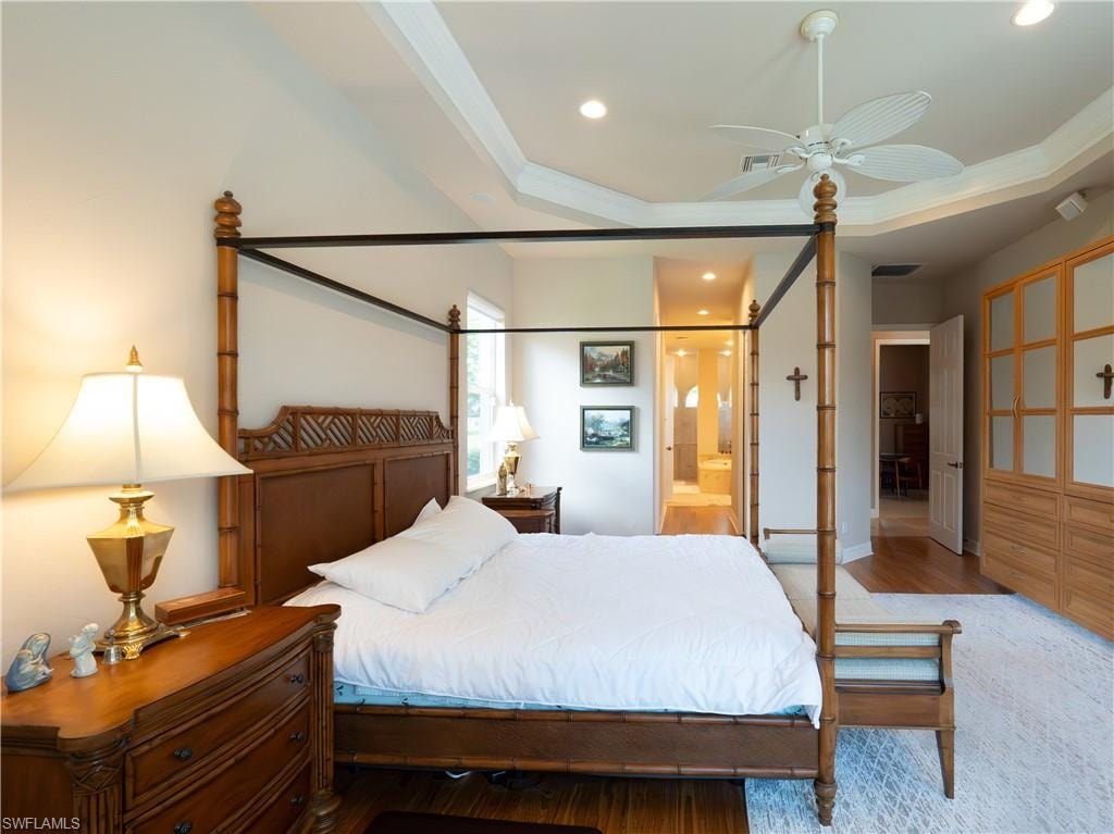 Tray ceiling with recessed lighting