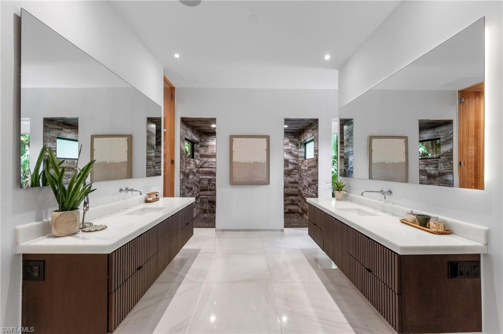 Main House - Master Bathroom