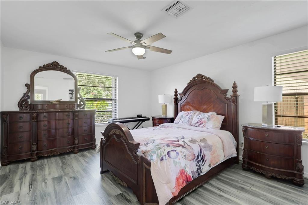 3036 Round Table LN photo 23