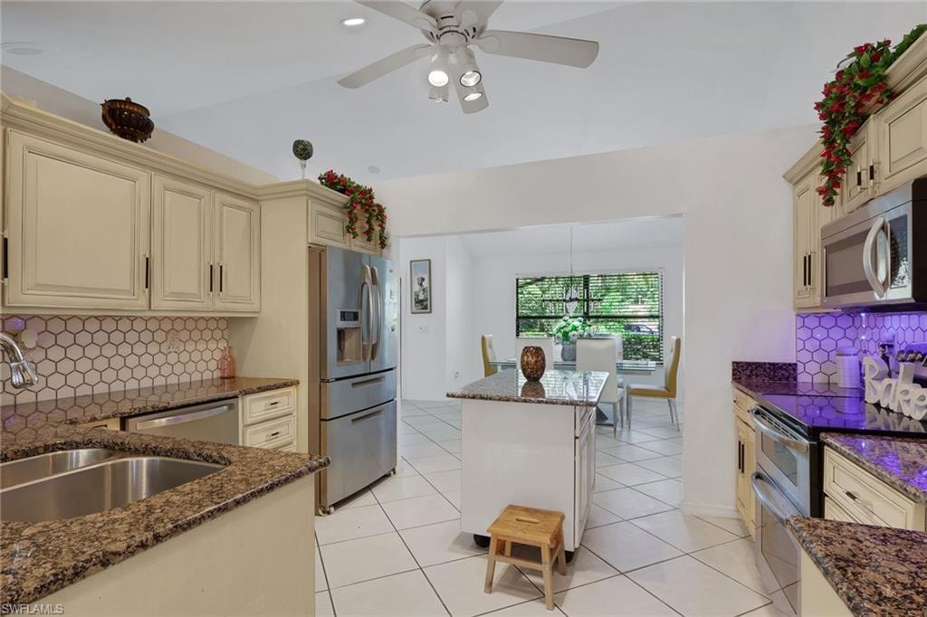 3036 Round Table LN photo 6
