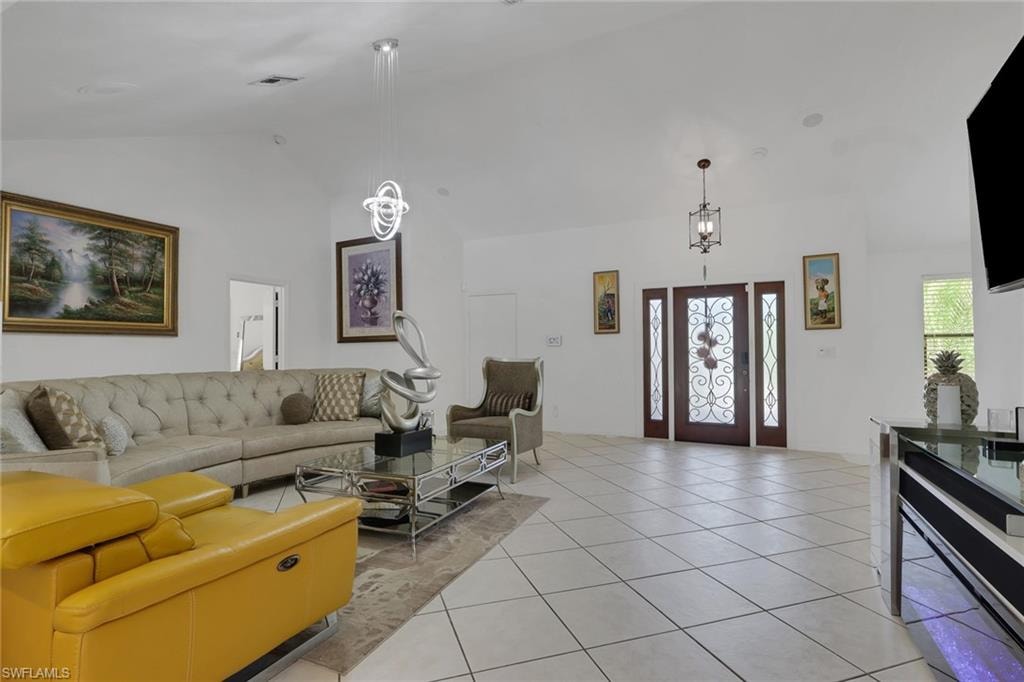3036 Round Table LN photo 12