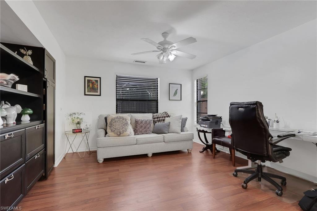 3036 Round Table LN photo 20