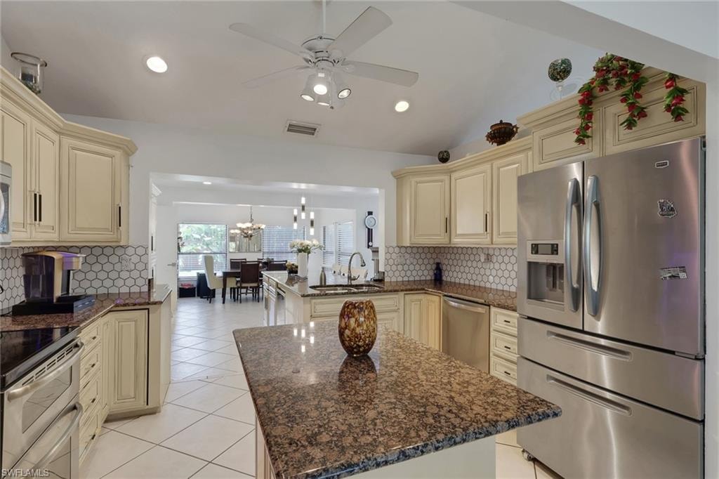 3036 Round Table LN photo 9