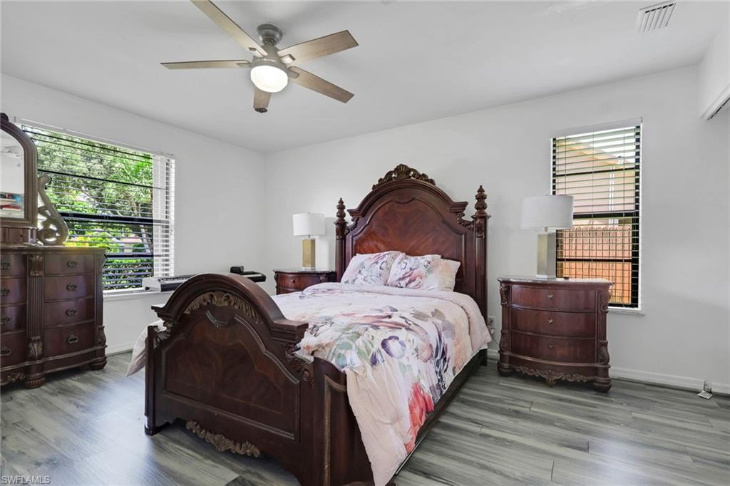 3036 Round Table LN photo 24