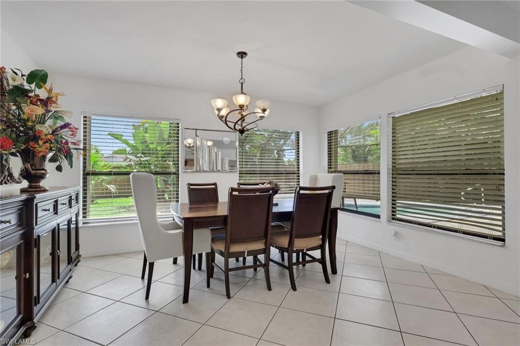 3036 Round Table LN photo 10