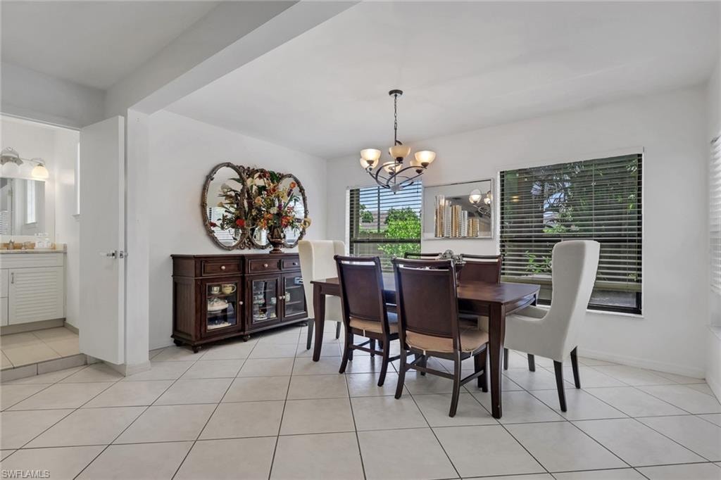 3036 Round Table LN photo 11