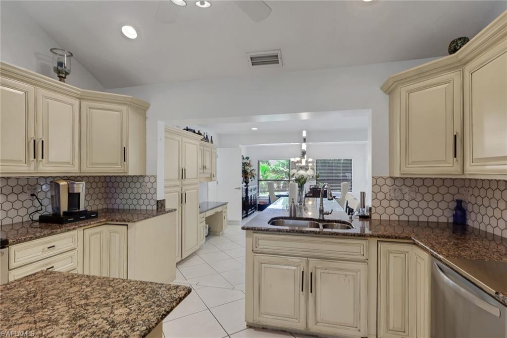 3036 Round Table LN photo 8