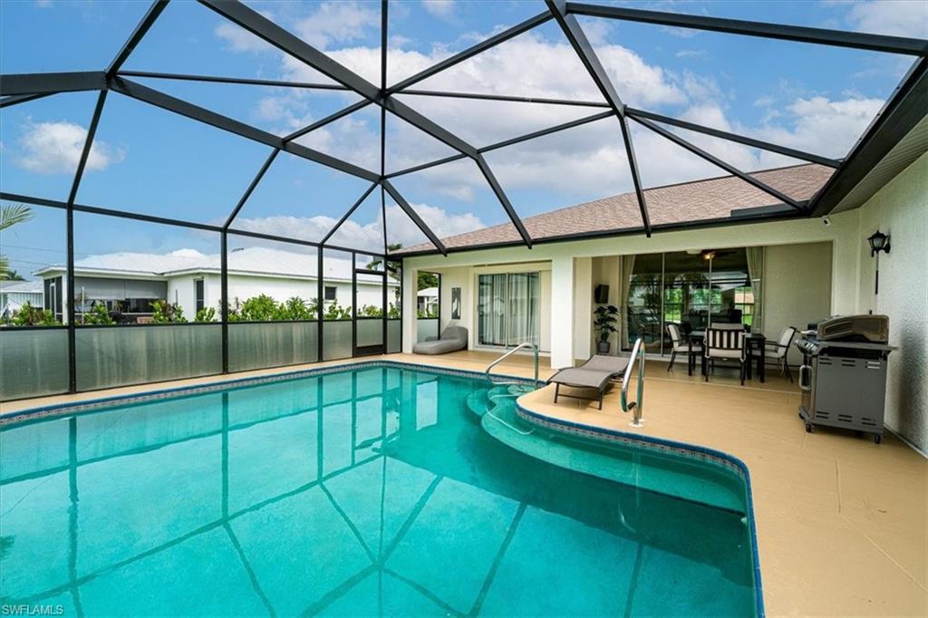 Beautiful Pool area with Room to Enjoy Friends  & Family