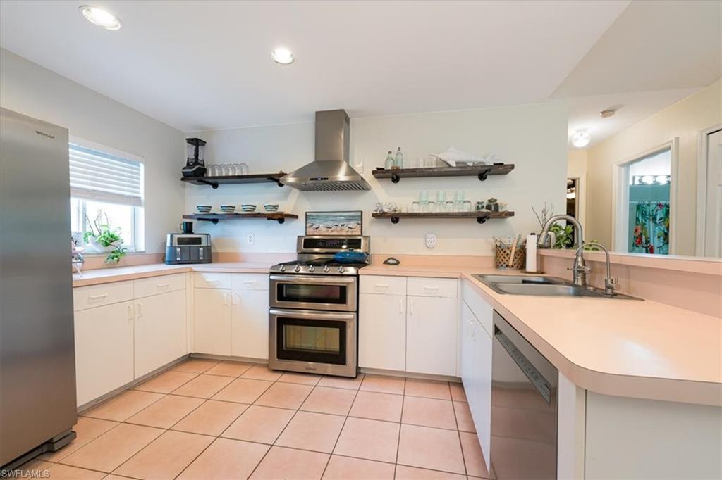 Stainless Appliances, Bright & Kitchen with Open Floor Plan , Breakfast Bar, Large Pantry Closet, Gas Stove, New Dishwasher, Reserve Osmosis System  Owned & located under the Sink