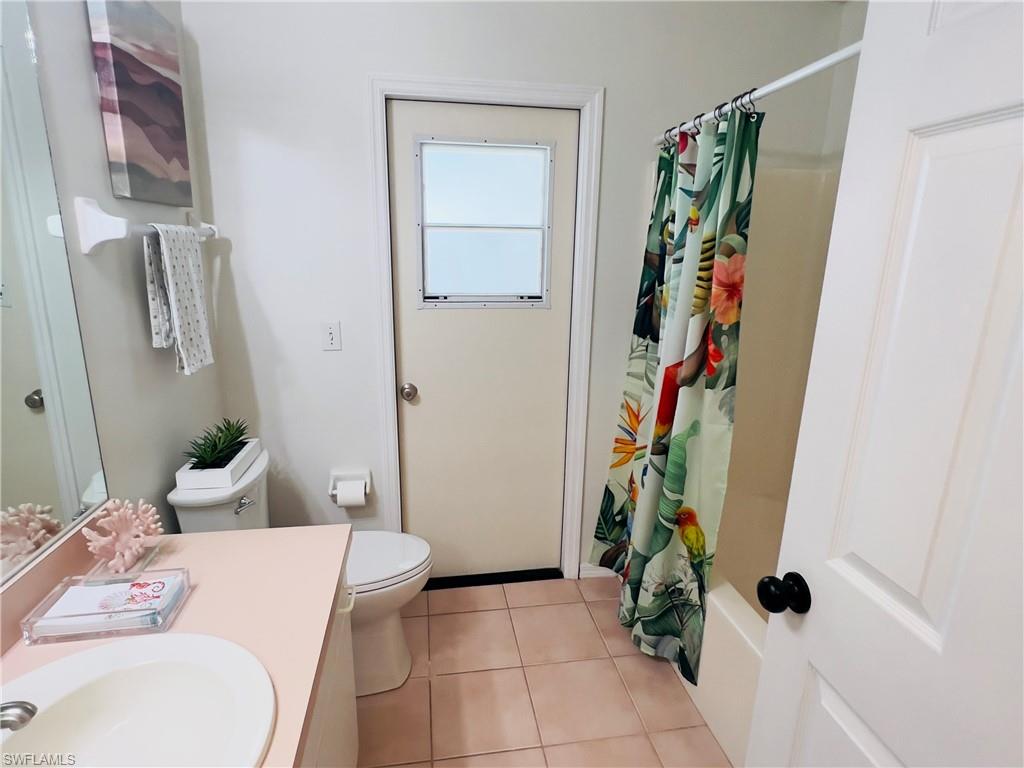 2nd Bathroom with Tub Shower Combo & is also a Pool Bath