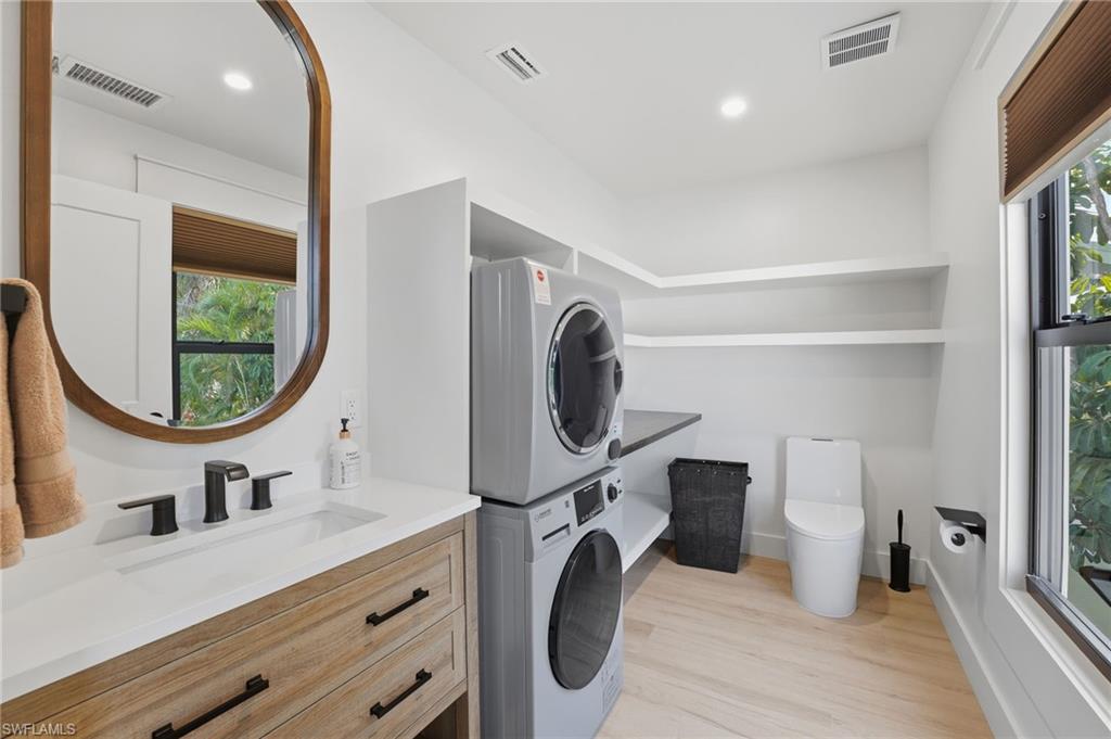 1/2 bath on 2nd floor