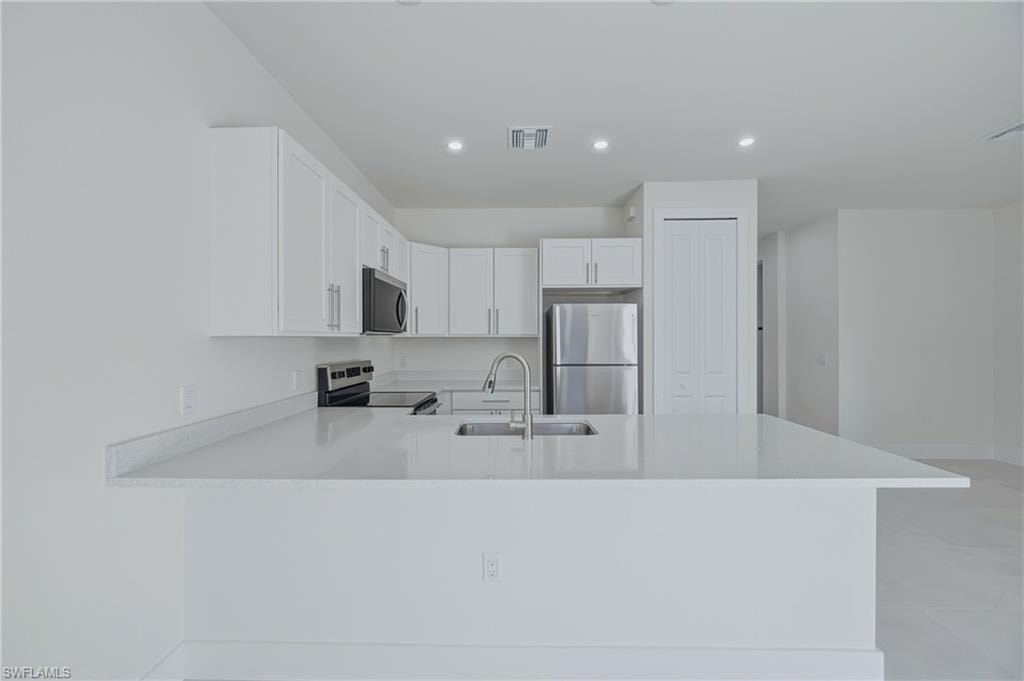 2411 Lola AVE S
