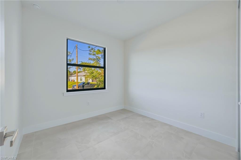 2411 Lola AVE S photo 9