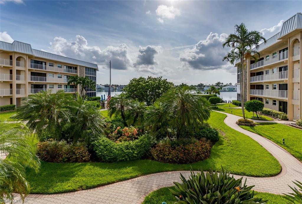 The Courtyard leading to the Pool, Grilling Terrace, and Boat Slips, KAYAK Launch and the BAY!
