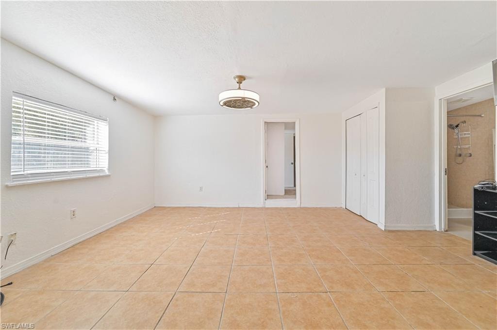 Unfurnished room featuring light tile patterned flooring