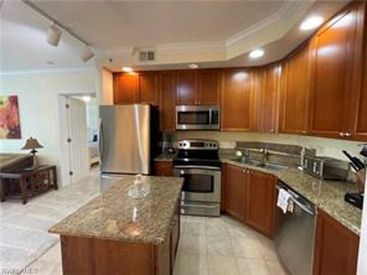 PICTURE FROM BEFORE TENANT MOVED IN. TENENT WILL STAYOR LEAVE AS YOU WISH.