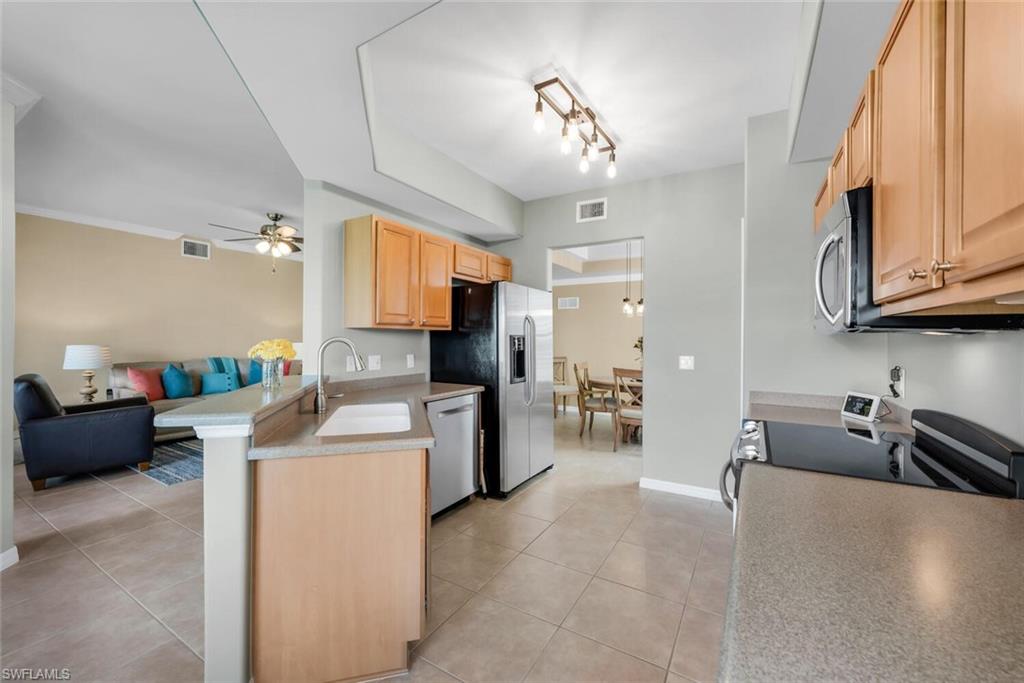 12033 Covent Garden CT 2403 photo 7