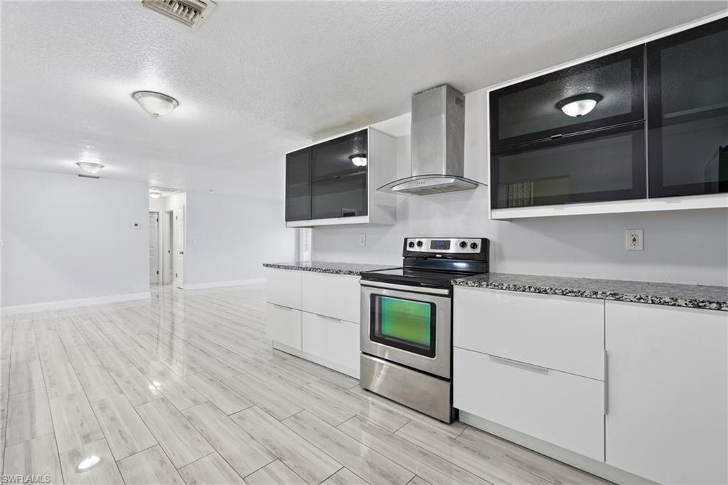 Space along the back wall provide a dining area.