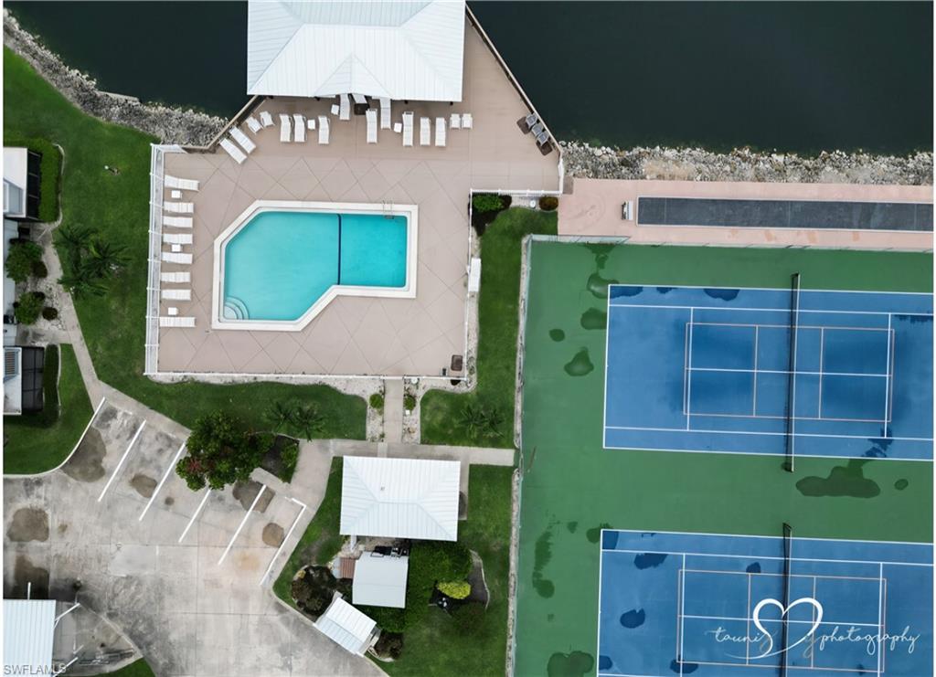 Pool& tennis court